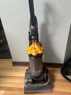 DYSON DC33 Multi-floor Upright Vacuum Cleaner