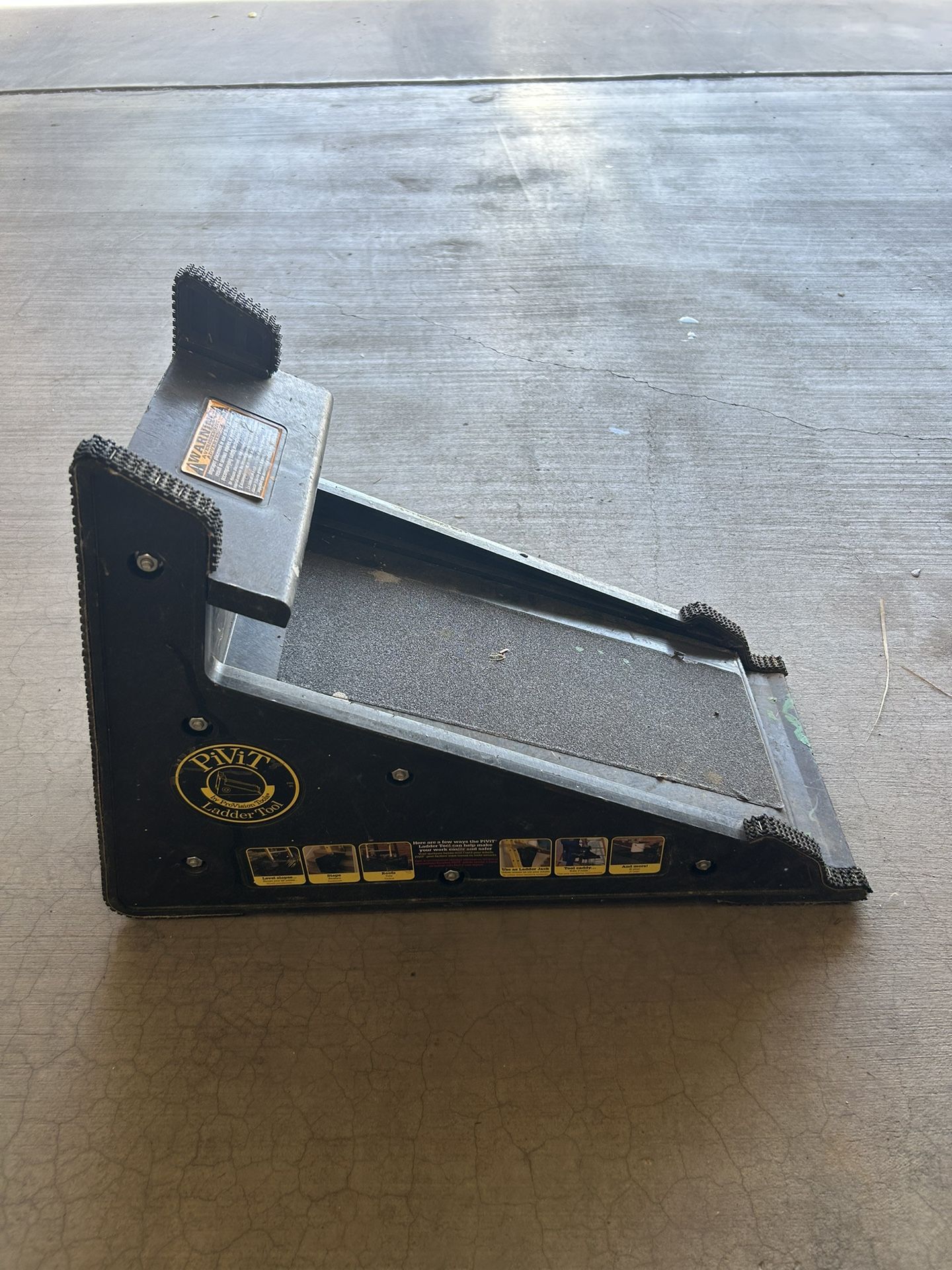 PIVIT LADDER TOOL IN GOOD CONDITION!!