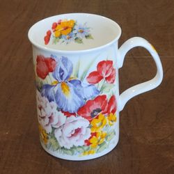 Vintage @1996 Roy Kirkham Bone China Summer Garden Pattern Mug 4 1/8". 
Pre-owned, perfect shape, no chips or cracks. 