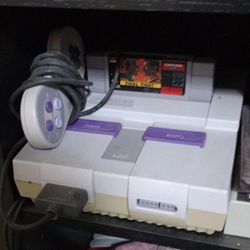 Super Nintendo/ 2 Controllers/7 Games