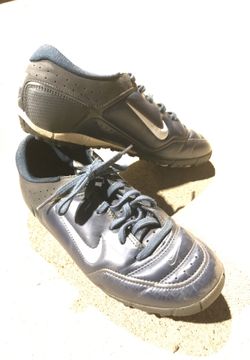 Nike cleats, indoors, size 6.5