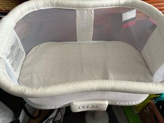 HALO BassiNest Swivel Sleeper Bassinet – Music, Vibration & Adjustable Height