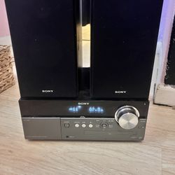 Stereo With Speakers NO ANTENNA 