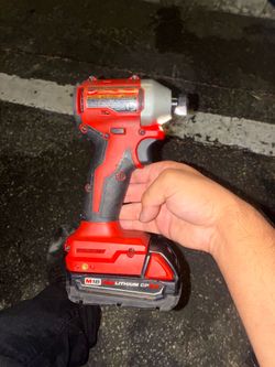 Milwaukee impact driver M18 2.0 battery