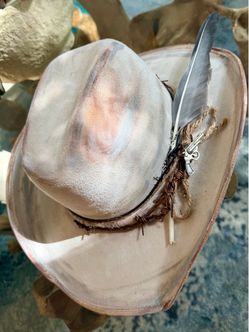 The Dallas 🎐 Deep ELLUM cowboy Hat 🤍 Amazing bone color hand distressed cowboy hat 7 1/2- 7 5/8”