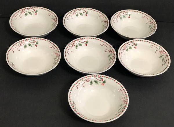 Gibson Designs Festive Traditions 6 3/8” Soup / Cereal Bowls Set of 7