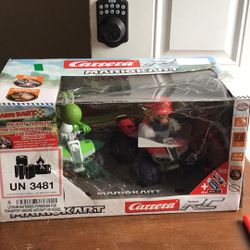 Carrera Mario Kart RC Ready To Run Set Mario & Yoshi