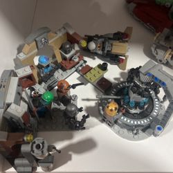 Lego Mandolorian Blacksmith Set +Additional Mandos