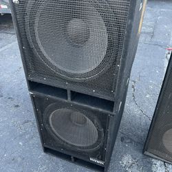 YAMAHA. 18" Subwoofer Model. SW118 Club Series. Very Good. Condition 