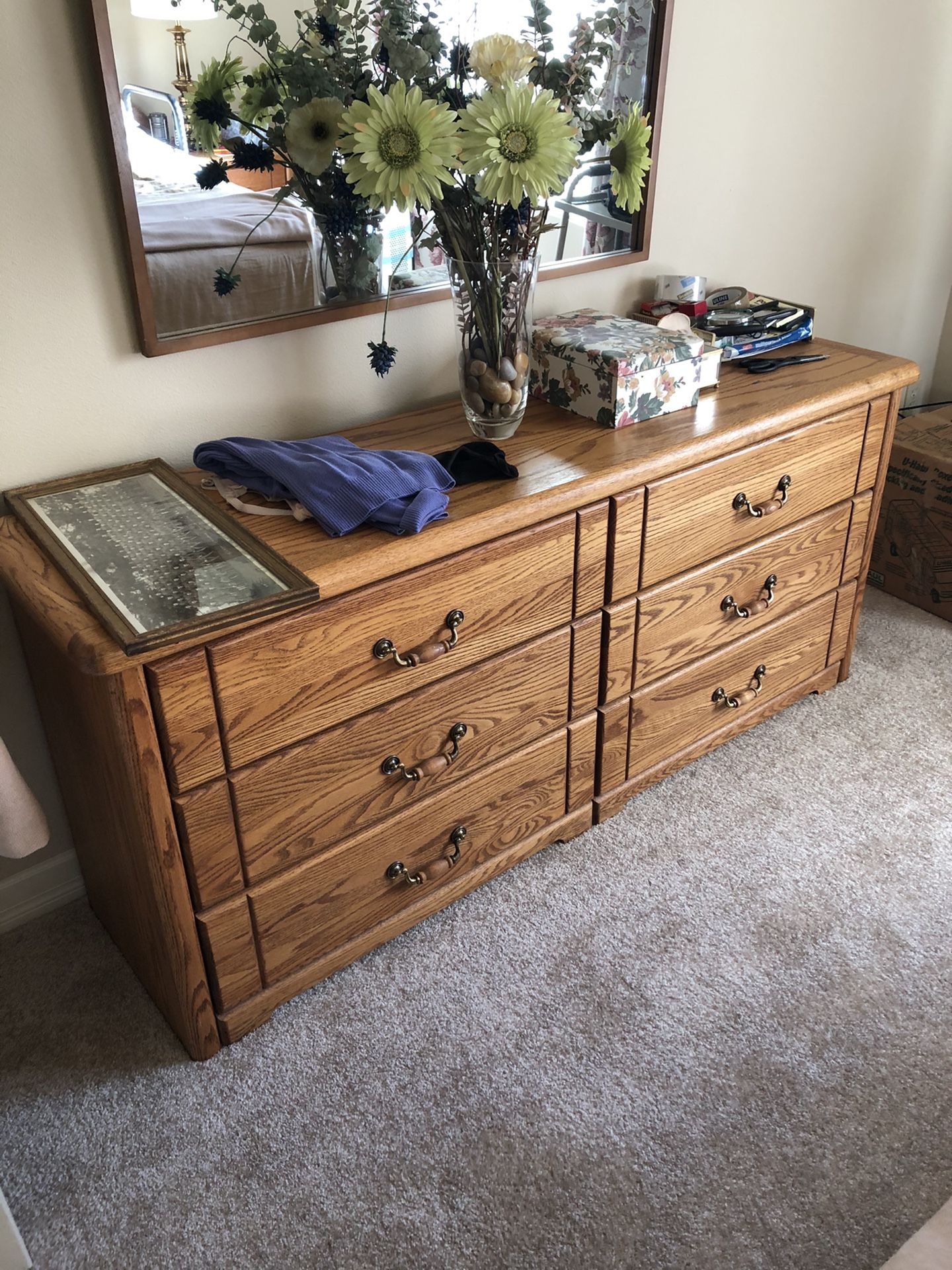 Solid wood Oak dresser drawers and 2 matching night stands ( Bedroom