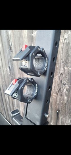 Rogue magnetic collar clamps