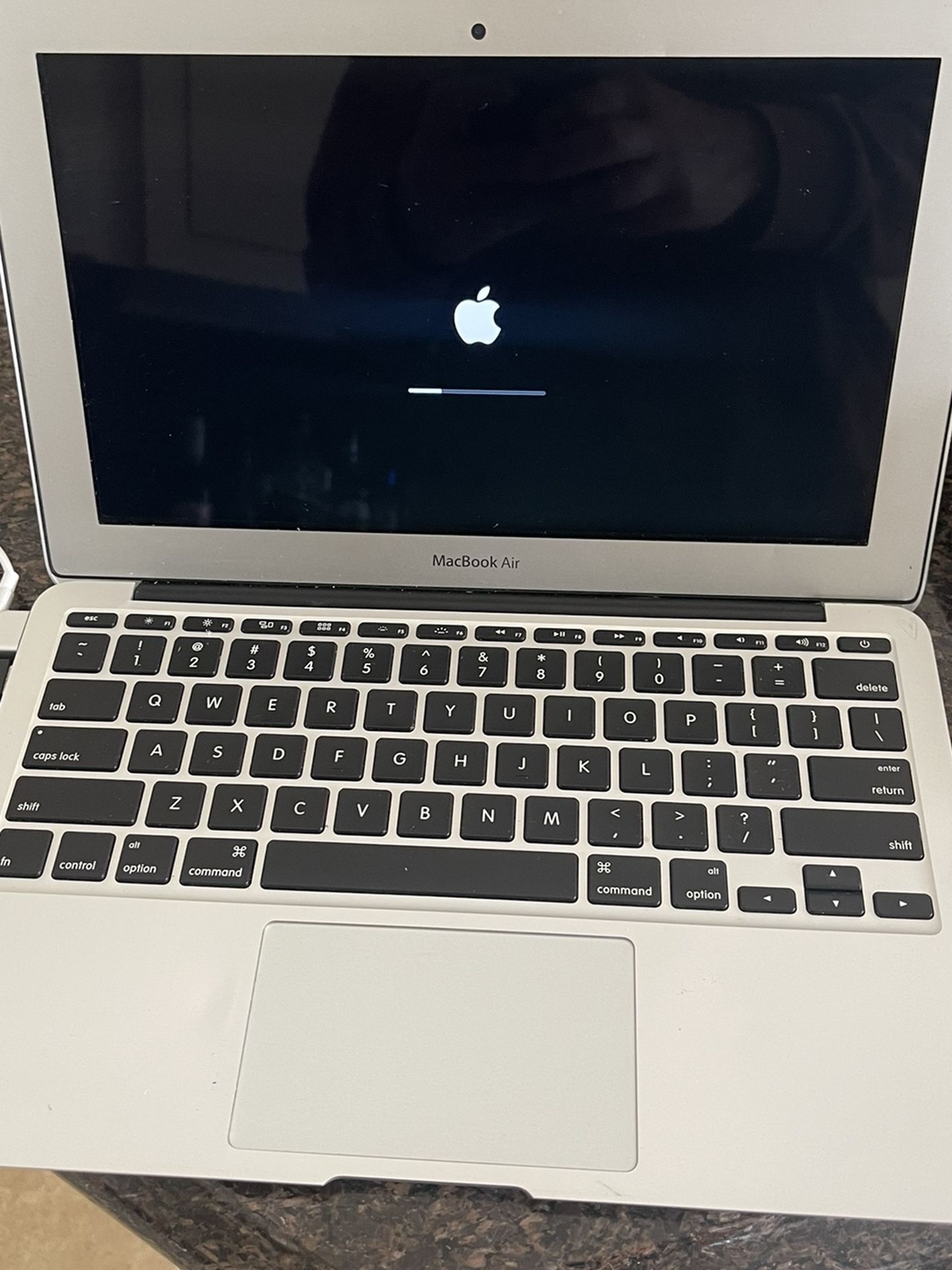 2015/16 Macbook Air 11inch 1.6Ghz i5 8GB 128GB