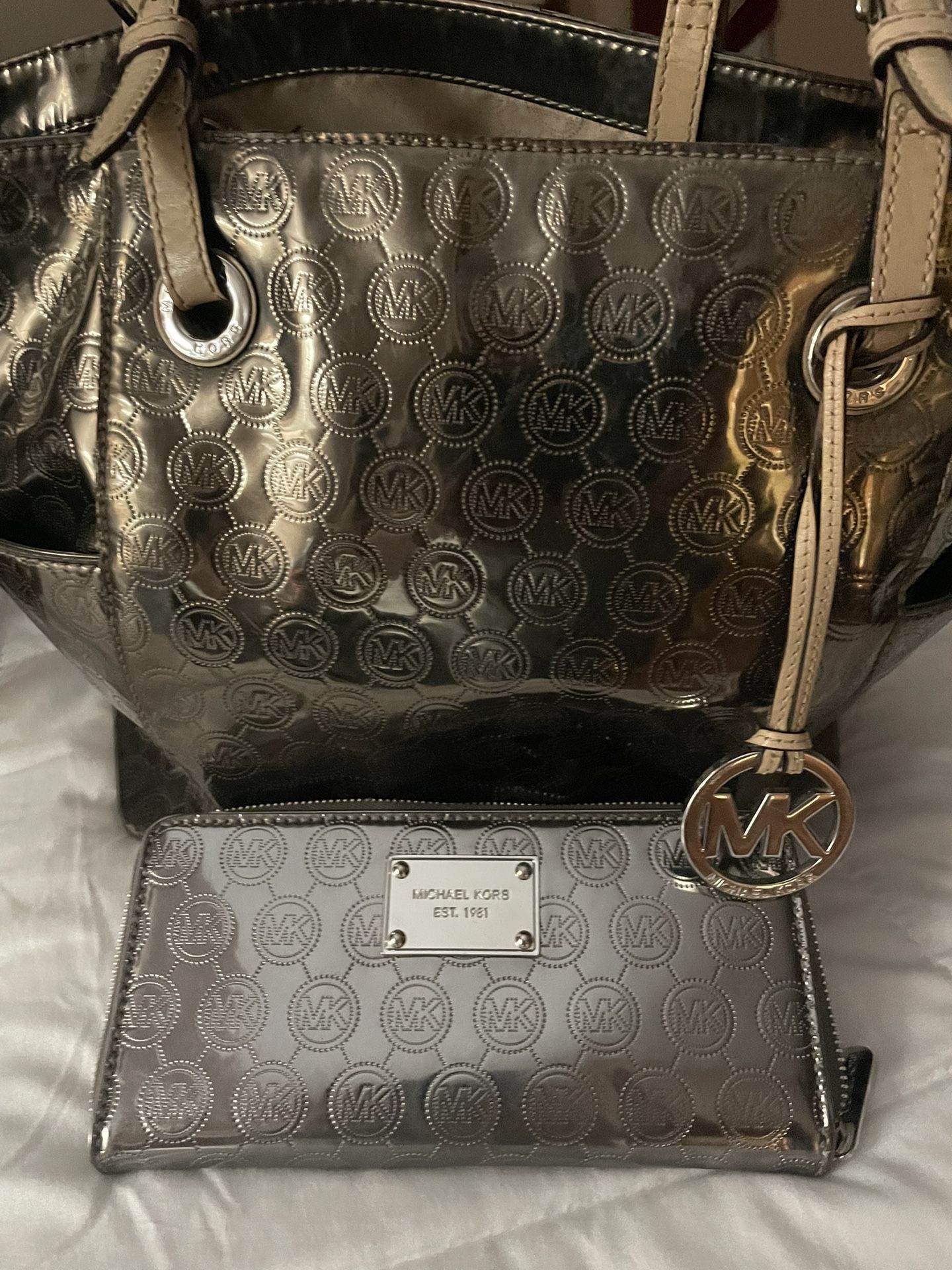 Metallic Michael Kors Bag And Wallet for Sale in Albuquerque, NM - OfferUp