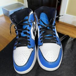 Jordan 1 Mid SE Signal Blue