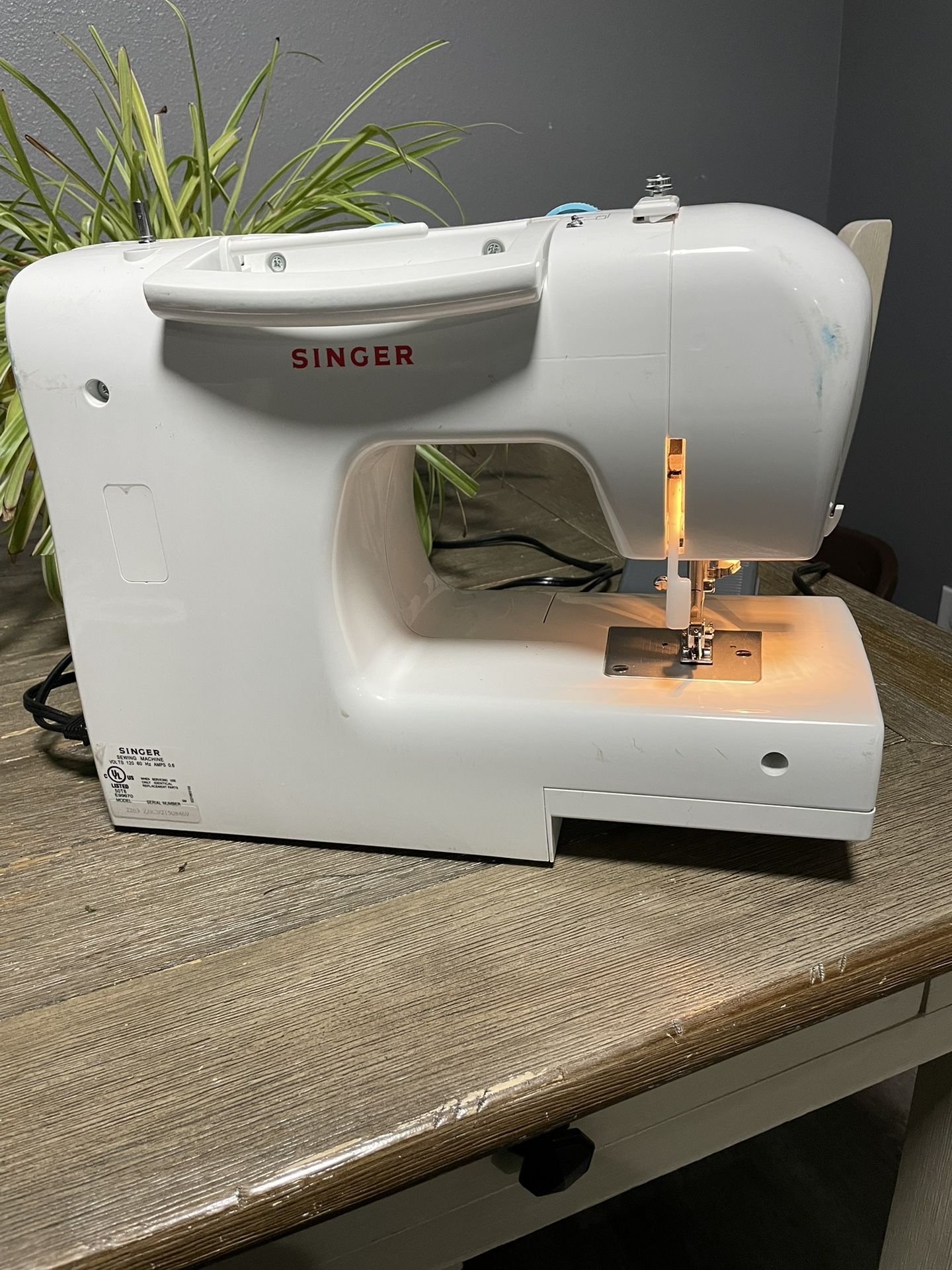 Singer Simple Sewing Machine for Sale in Spanaway, WA - OfferUp