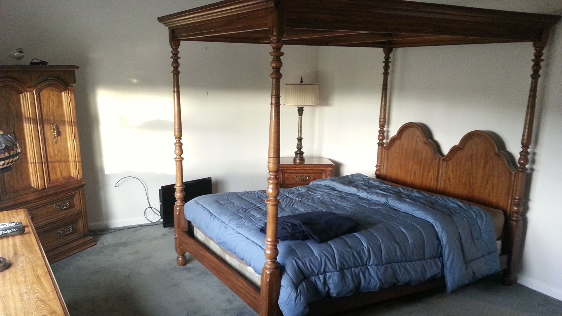 Complete 5 Bedroom Set. Queen size bed