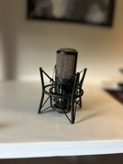 AKG Pro Audio Pro Audio Perception 220 Professional Studio Microphoneb