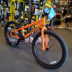 NEW SE BASHER 24 OUTRAGEOUS ORANGE SINGLE SPEED WHEELIE RIPPER BIG BMX BIKE