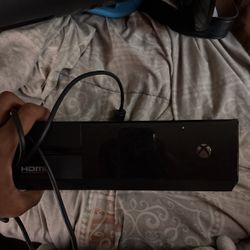 Xbox One Console (ONLY CONSOLE AND HDMI CABLE)