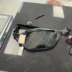 Louis Vuitton Discovery Bumbag PM
