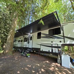Rear Bunk House 5th Wheel (2bed &1.5 Bath)