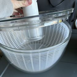 salad spinner and strainer