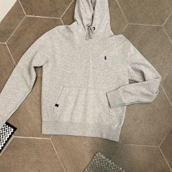 Polo Hoodie https://offerup.co/faYXKzQFnY?$deeplink_path=/redirect/ Like New 