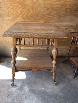 Victorian Oak Parlor Table