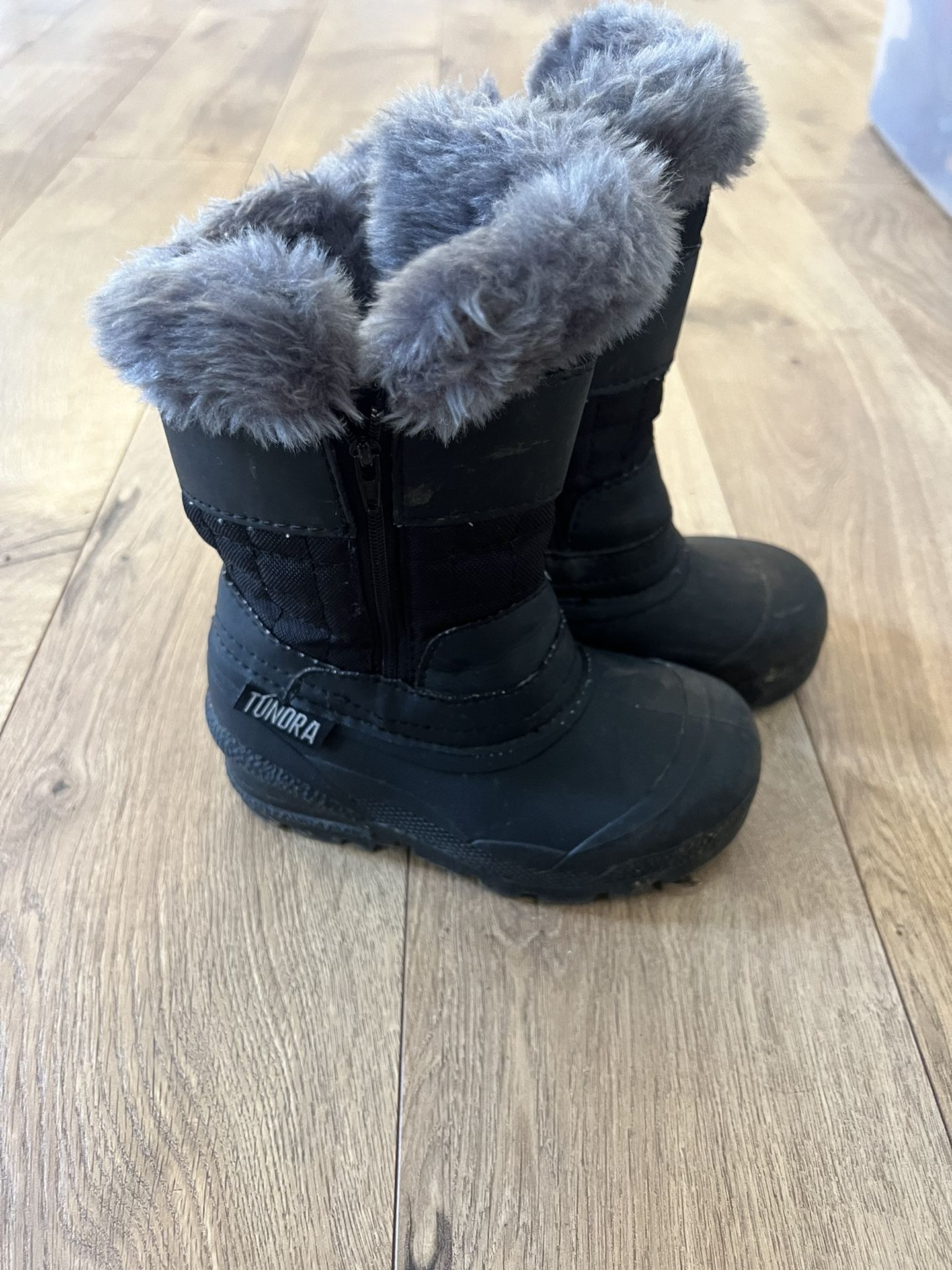 Little Girls Snow Boots Size 9