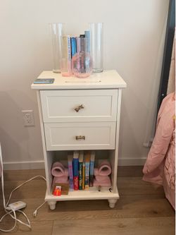 Spacious night stand