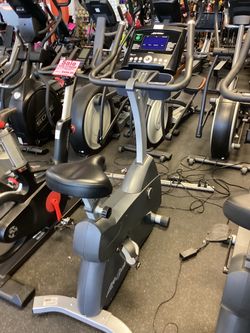 Life Fitness C3 Upright Exercise Bike With ONLY 20 Ride Hours