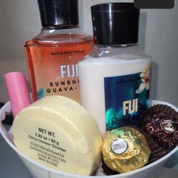 Valentine's Basket. Bbw Set. Valentine's Gift Set. Fiji. Bath and Body Works. Birthday Gift. 