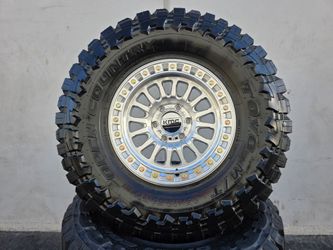 17" KMC w/ 35x12.50R17 Toyo MT Open Country