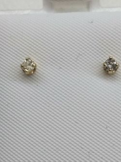 14k Yellow Gold Diamond Stud Earrings