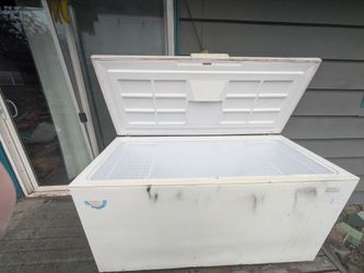 FREE CHEST FREEZER YOU MUST PICKUP