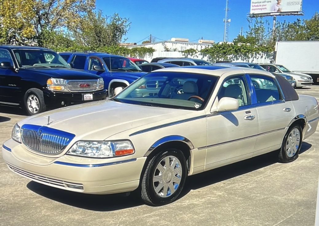 2003 Lincoln Town Car