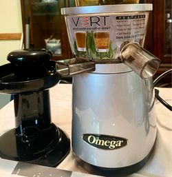 Omega VRT350 Low Speed Juicer – Like New – Original Price $270+