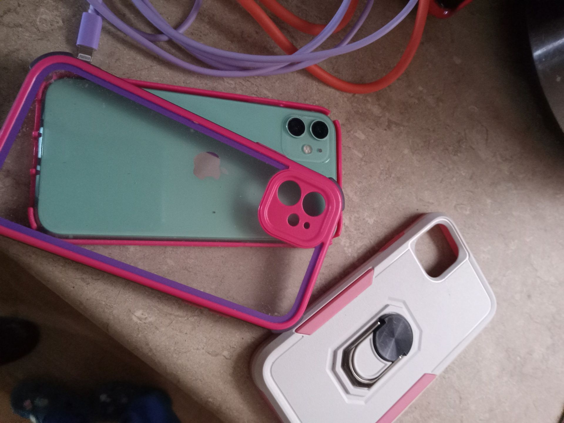 APPLE IPHONE 11 (UNLOCKED)
