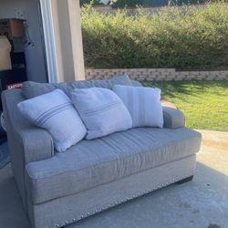 Jayne Loveseat