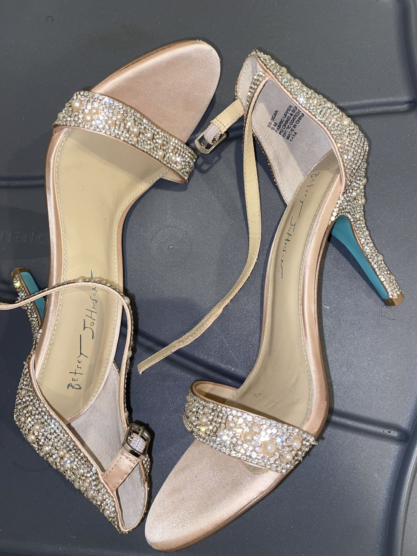 Betsey Johnson Heel Sz9 $75