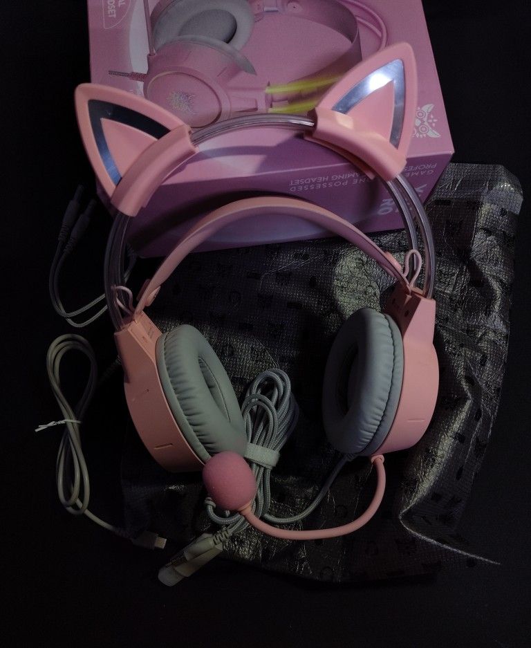WIRED CAT-EAR GAMING RGB HEADSET 3.5MM AUX AND USB-C CAT EAR GAMING HEADSET AND MIC
