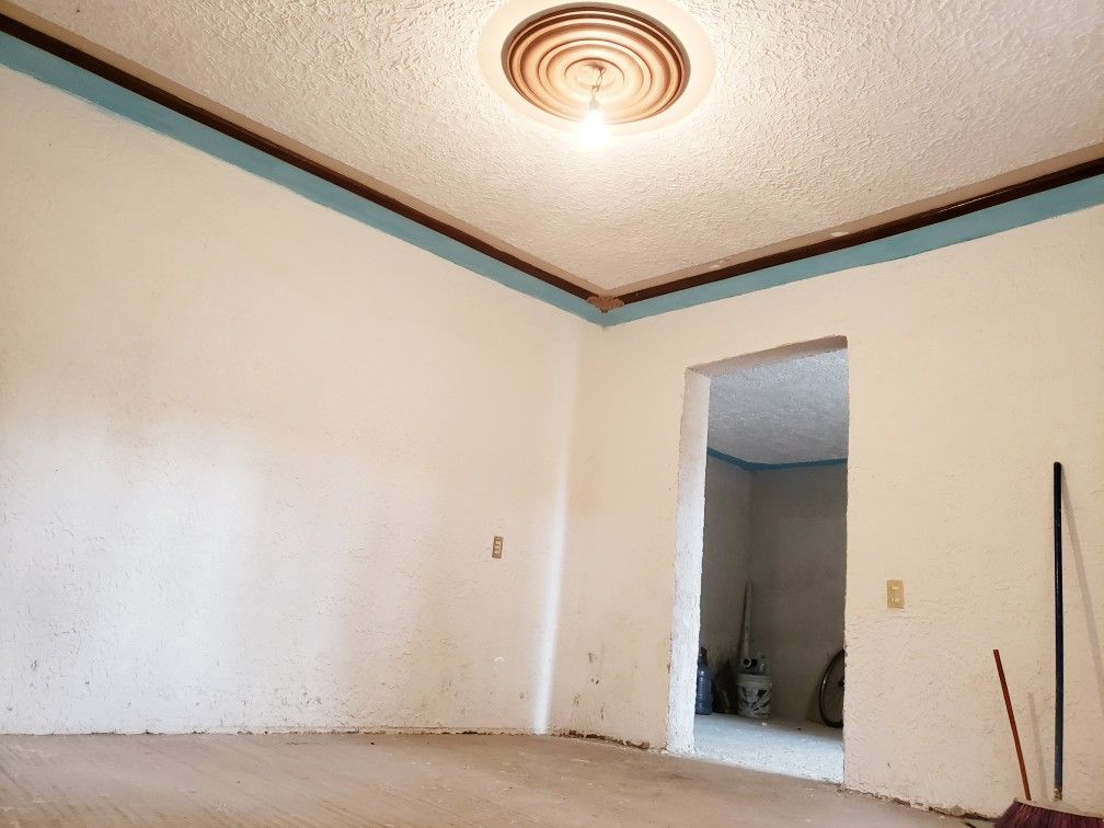 House for sale in Zamora, Michoacán. Mex for Sale in CRYSTAL CITY, CA