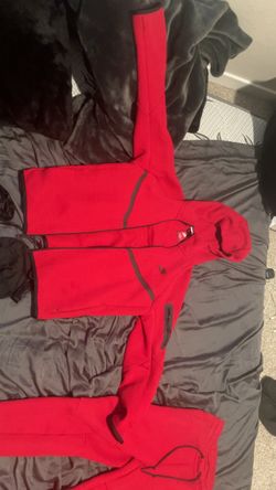 Red nike tech