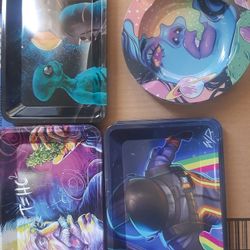 Rolling And Ash Trays 
