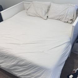 2 Twin Mattresses & Day Bed Frame With 3 Drawers 