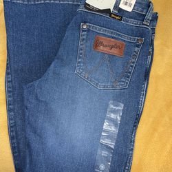 Woman’s Wrangler Jeans New