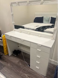 Makeup vanity