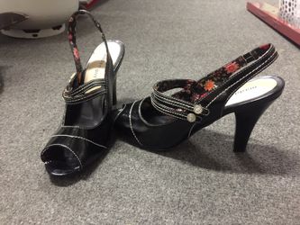 Black heels size 9