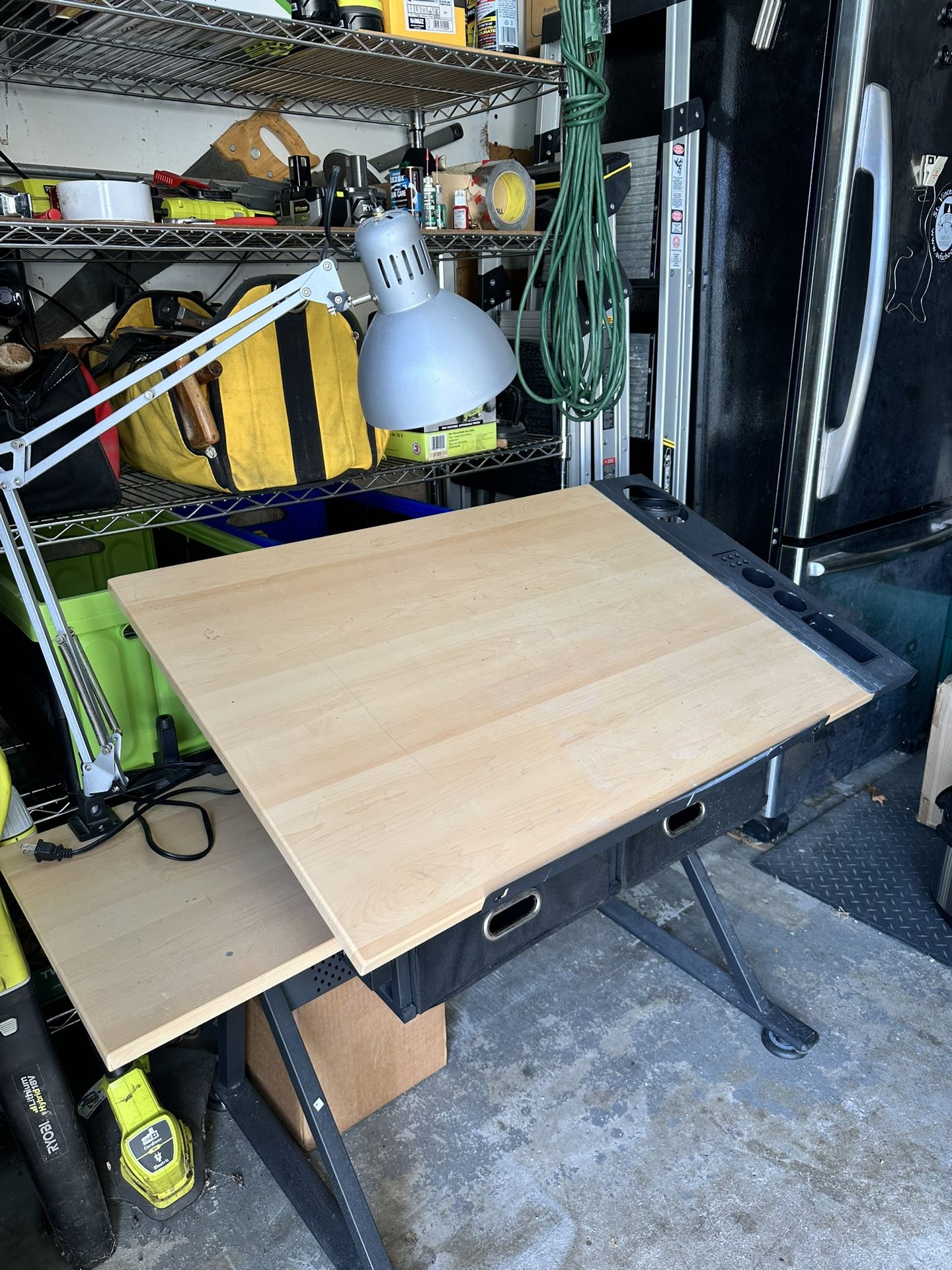 Artist table With light