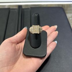 14kt Natural Diamond Ring 